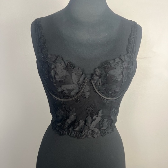 Victoria’s Secret very sexy lined balconet floral lace size 34B - Picture 1 of 5